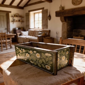 Handcrafted Daisy Folk Art Centerpiece Box – European Style Table Trough, Aged Pine Decor