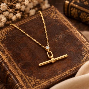 Collar con colgante minimalista apilable de barra en T en plata de ley vermeil de oro amarillo de 14 quilates