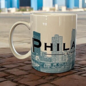 Starbucks 2002 PHILADELPHIA Barista Skyline Series One 16 Oz Coffee Mug Cup EUC