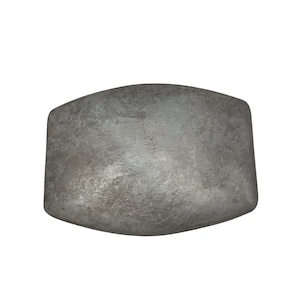 Surowa metalowa klamra pusta