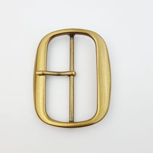 Brede brede gesp in het midden