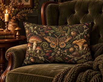 Dunkles Goblincore-Vintage-Lendenkissen, botanisches Kissen mit Luna-Motte und Pilzmotiv, stimmungsvolles Cottagecore-Dekor im Waldstil, 20x14 cm Dekokissen