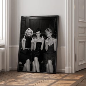 Rolig långfingerposter, Marilyn Monroe Audrey Hepburn prinsessan Diana-tryck, svartvita ikoner väggkonst, trendig digital nedladdning