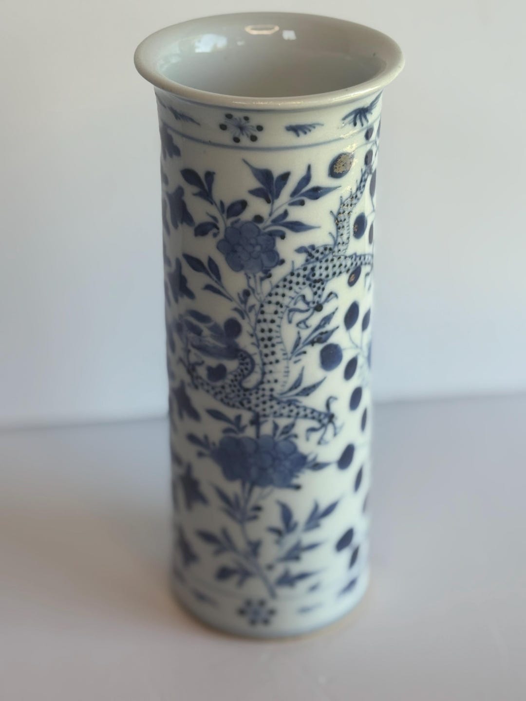 龍のモチーフが描かれた中国磁器の青と白の袖付き花瓶 - Etsy 日本