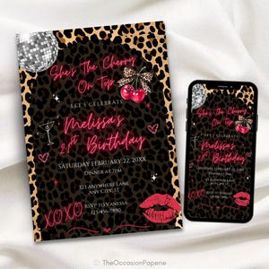 Puede incluir: Una invitación de cumpleaños y un teléfono inteligente que muestra el mismo diseño. La invitación presenta un fondo con estampado de leopardo con el texto "She's The Cherry On Top" y "Melissa's 21st Birthday" en rosa. También se muestra una bola de discoteca y cerezas.