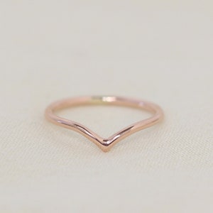 Huntington Chevron Wedding Band, Chevron Ring, Chevron Wedding Band, Stacking Ring, V Shaped Wedding Band, Solid 14k Gold Chevron Ring