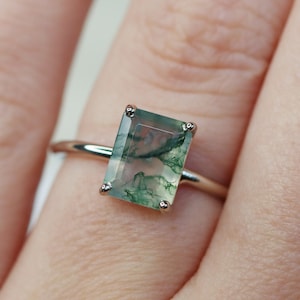 Anillo solitario de ágata musgosa - Talla esmeralda 9x7, oro de 14k o plata de ley