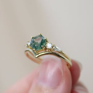 The Huntington Ring Bridal Set in Moss Agate, Moss Agate Engagement Ring Set, Hexagon Engagement Ring, Chevron Wedding Band, Aquatic Agate