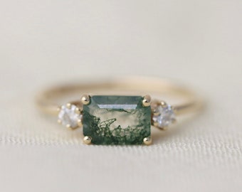 Trilogy Ring with Moss Agate and Diamonds, 3 Stone Ring, Moss Agate Engagement Ring, Emerald Cut Three Stone Ring, Aquatic Agate, Moissanite