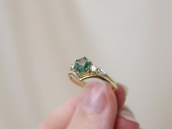 Verónica - Anillo De Compromiso De Ágata Musgosa En Forma De Escudo