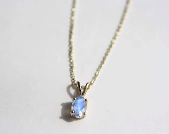 7x5 Oval Moonstone Pendant Necklace