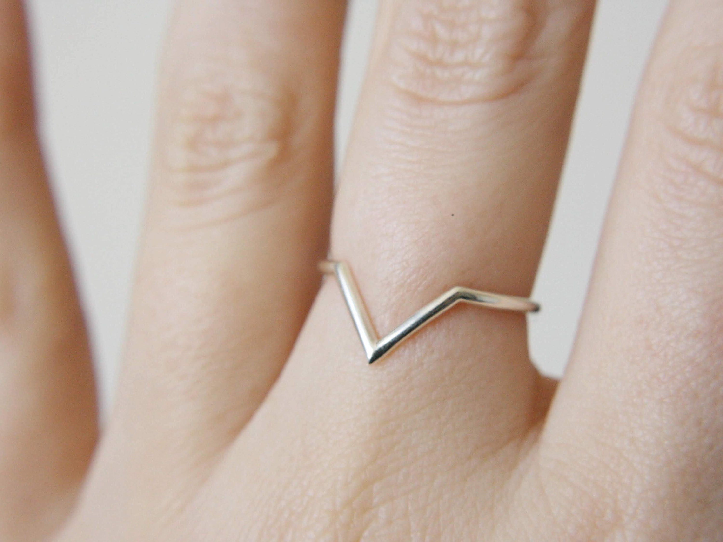 platinum chevron wedding band