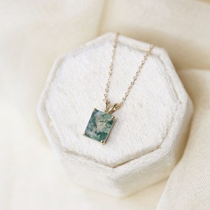 Moss Agate Pendant Necklace -  9x7 Emerald main image 1