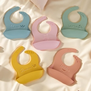 Personalized Silicone Baby Bib – Custom Engraved Toddler Bib – Baby Shower Gift – First Birthday Bib – Mess-Free Bib for New Moms