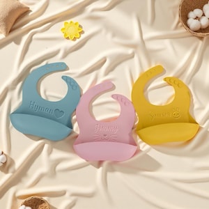 Personalized Silicone Baby Bib – Custom Engraved Toddler Bib – Baby Shower Gift – First Birthday Bib – Mess-Free Bib for New Moms