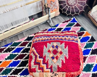 Puf marroquí de lana tejido a mano – Alfombra bereber reciclada, asiento de suelo estilo bohemio
