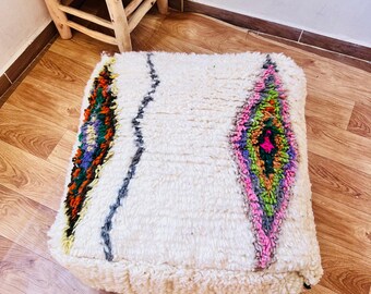Handgefertigter marokkanischer Kilim Pouf: Vintage Berber Woll-Ottoman