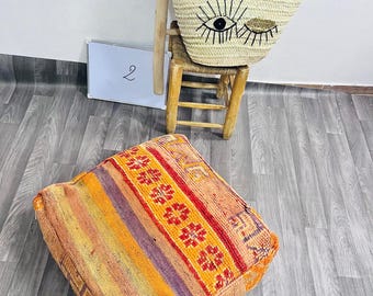 Vintage verbrande Marokkaanse poef – gezellige wollen poef voor modern interieur