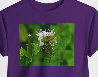 T-shirt med svettbi på mintblomma – Naturälskare