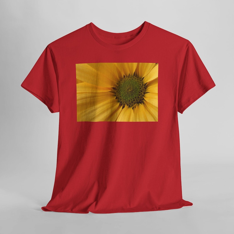Sonnenblumen-T-Shirt mit Nahaufnahme, gelbes T-Shirt mit Naturblumenmotiv Red