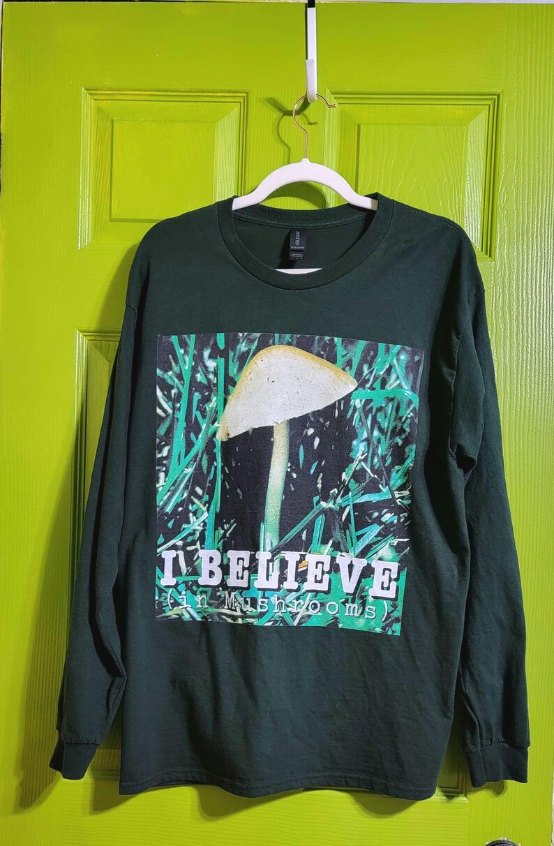 Mushroom Long Sleeve Shirt, 90s Style UFO Nature Graphic Tee, "I Believe (in Mushrooms)" zdjęcie 1
