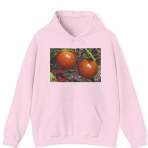 Tomatträdgård Fotohuvtröja – Mysig unisex-tröja Light Pink