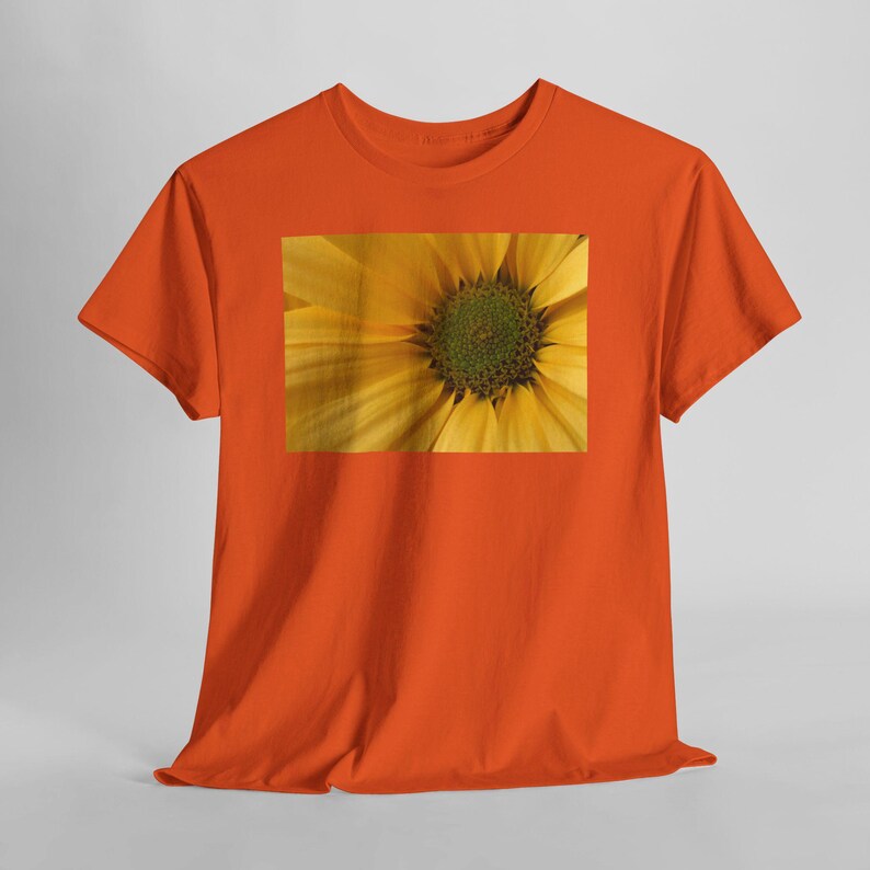 Sonnenblumen-T-Shirt mit Nahaufnahme, gelbes T-Shirt mit Naturblumenmotiv Orange