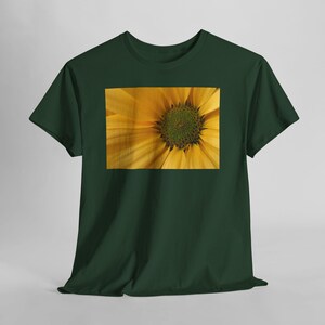 Sonnenblumen-T-Shirt mit Nahaufnahme, gelbes T-Shirt mit Naturblumenmotiv Forest Green