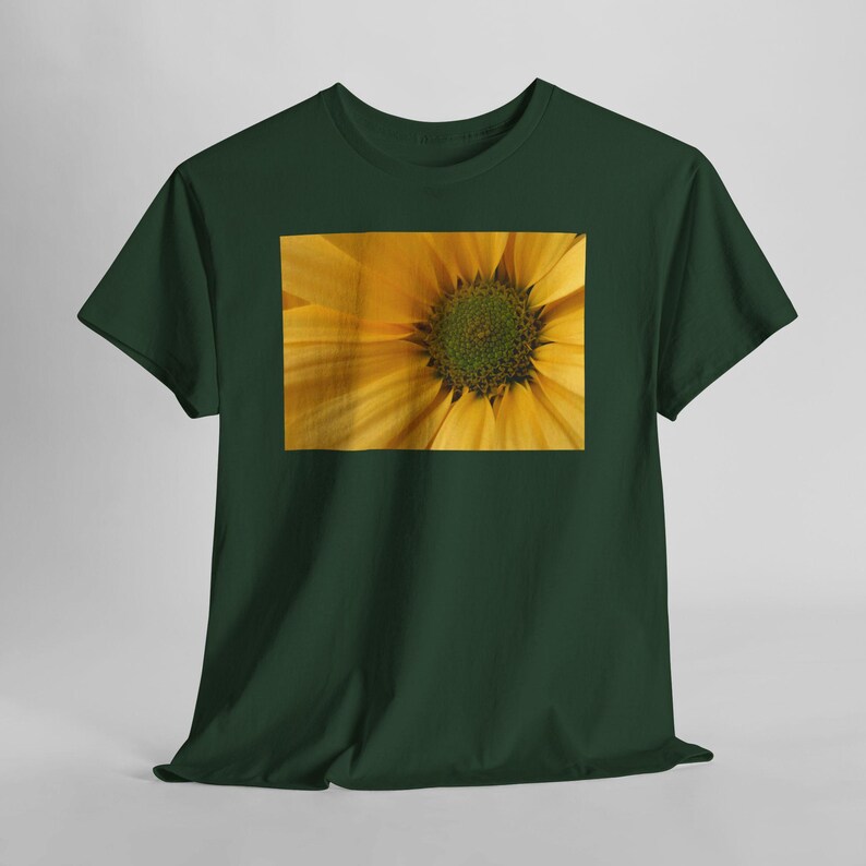 Sonnenblumen-T-Shirt mit Nahaufnahme, gelbes T-Shirt mit Naturblumenmotiv Forest Green