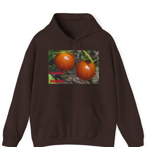 Tomatträdgård Fotohuvtröja – Mysig unisex-tröja Dark Chocolate
