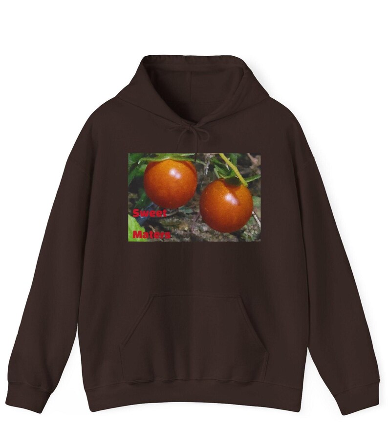 Tomatträdgård Fotohuvtröja – Mysig unisex-tröja Dark Chocolate
