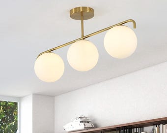 Mid-Century Modern mässingstaklampa med 3 ljuskällor, opal, globformad