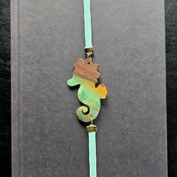 Seahorse Bookmark Sling, Handmade Wood and Resin Elastic Bookmark, Ocean Lover Gift, Beach Reader Gift