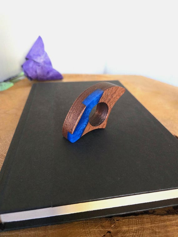 Handcrafted Wood & Ocean Blue Resin Book Thumb Page Holder | Ergonomic Reader Gift for Book Lovers - Teachers