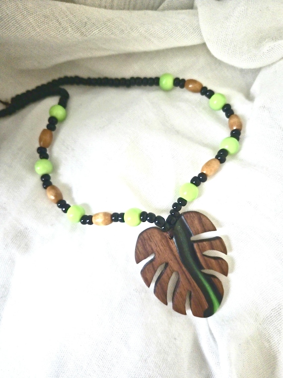 Walnut Monstera Leaf Necklace – Green Resin Inlay, Boho Wood Bead Jewelry