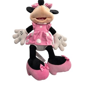 Muñeca de peluche Minnie Mouse de Disney con vestido rosa de lunares, tamaño grande, 71 cm. Tienda Disney imagen 10