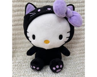 Disfraz de gato negro de peluche de Hello Kitty de Sanrio, 8 pulgadas, lazo morado, animal de peluche 2023