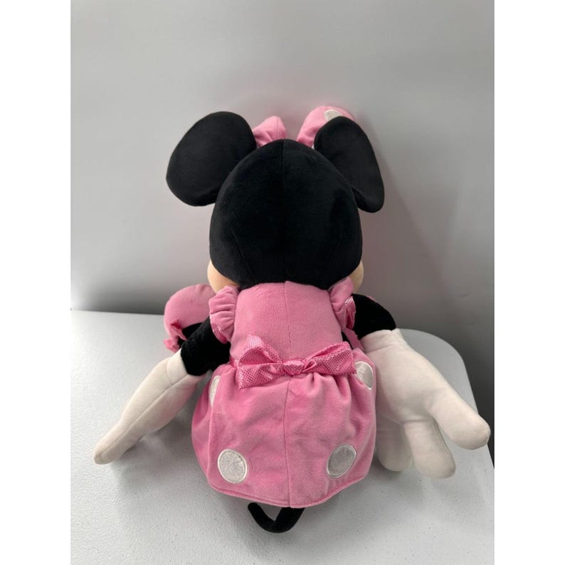 Muñeca de peluche Minnie Mouse de Disney con vestido rosa de lunares, tamaño grande, 71 cm. Tienda Disney imagen 9