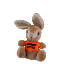 Vintage Russ Berrie Plush Bunny &quot;Somebunny Loves You&quot; Orange Shirt Soft Toy 7&quot;