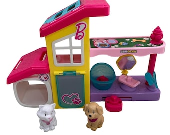 Set de juego de spa para mascotas Barbie Little People de Fisher-Price con figuras de gato y perro.