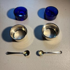 Vintage Sterling Silver Salt Cellars with Cobalt Blue Liners and Spoons – 40g Total – Antique Open Salt Dip Set