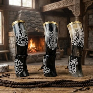 Juego de tazas vikingas de cuerno hechas a mano: Tazas de cuerno de búfalo grabadas