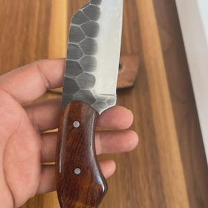 Premium Jagdmesser Handgeschmiedet | Survival Bushcraft Messer | Rosenholz Griff | Lederscheide | Handgefertigt Outdoor Messer 8.5cm Klinge