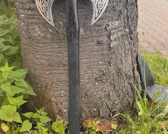Handgefertigte Wikingeraxt aus Kohlenstoffstahl mit Rosenholzschaft, Doppelschne