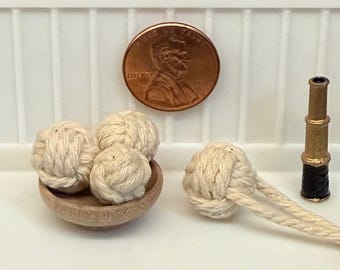 1:12 Scale Monkeys Fists
