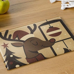 Reindeer Glass Cutting Board: Festive Christmas Kitchen Decor
