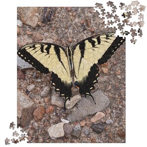 Butterfly Jigsaw Puzzle: Vibrant Colors, Family Fun (252/520 pcs