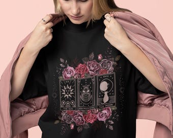 Camiseta con estampado floral de cartas del tarot / El Sol, la Suma Sacerdotisa, la Luna
