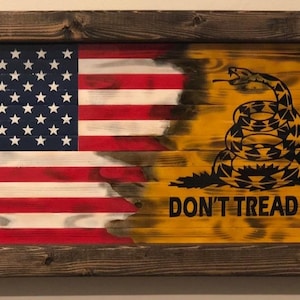 Don’t Tread on Me Wooden Flag Sign – American Flag Wall Art – Rustic Patriotic Home Decor – Gadsden Flag – Veteran Gift – Man Cave Sign