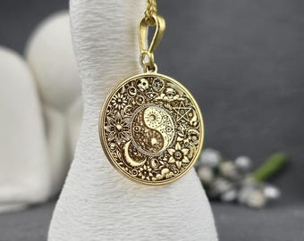 Förgyllt Yin Yang Halsband – Spirituellt Sol Måne Blommigt Hänge – Boho Balans Smycken – Unisex Natur Charm Gåva